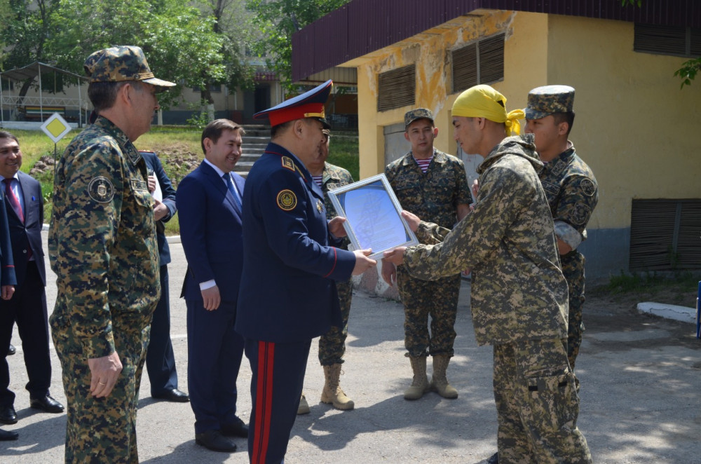 Түнде ұлы мен анасы жыныстық қатынасқа түседі